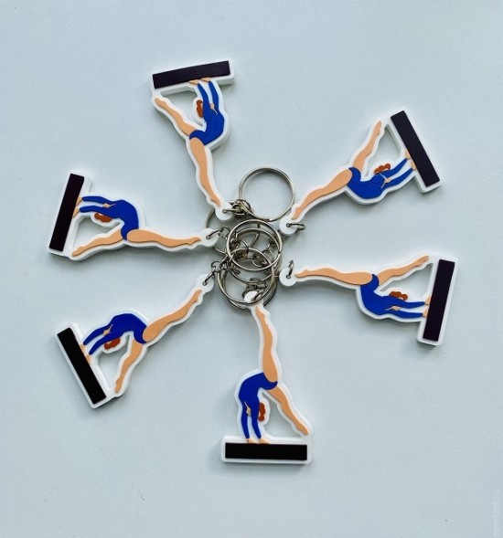 Брелок Гимнастка на бревне