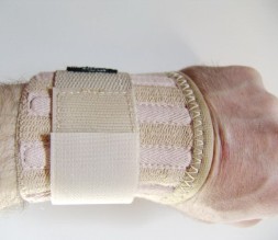 Фиксаторы запястья эластичные (опорный прыжок, конь махи, ковер). 