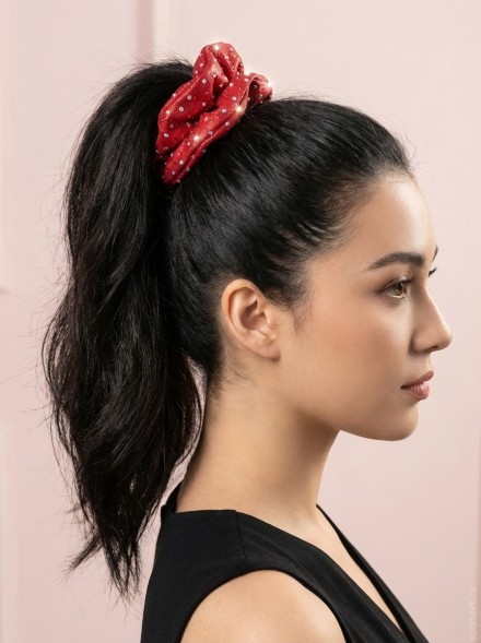 Резинка для волос со стразами. Красная